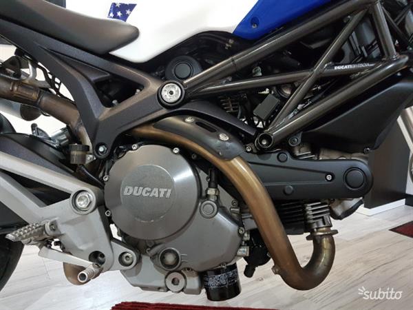 Ducati Monster 696 Bi-colore