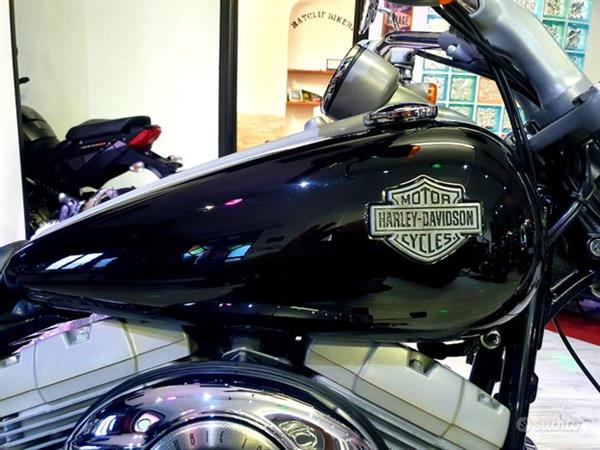Harley-Davidson FXCW Softail Rocker 1584