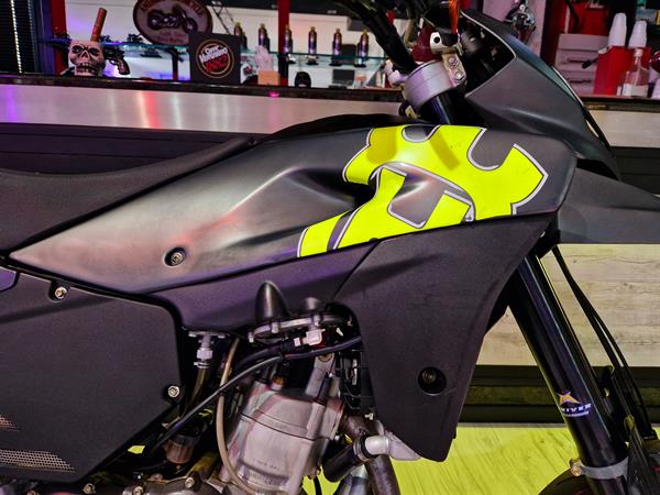 Husqvarna SM 610 Lemon Fluo - Akrapovic Blast