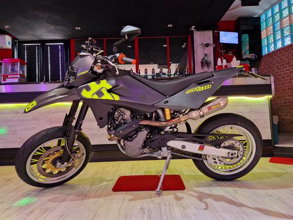 Husqvarna SM 610 Lemon Fluo - Akrapovic Blast