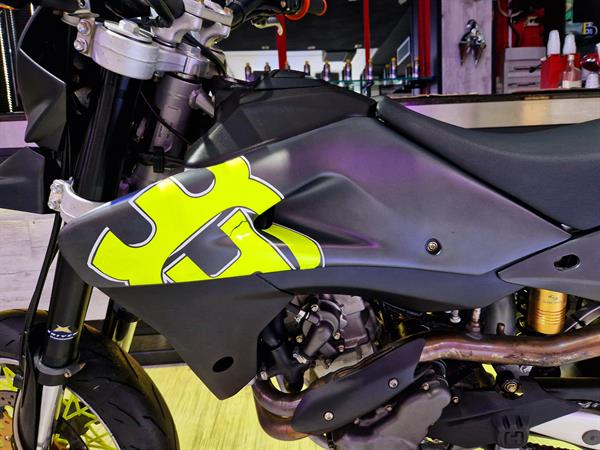 Husqvarna SM 610 Lemon Fluo - Akrapovic Blast