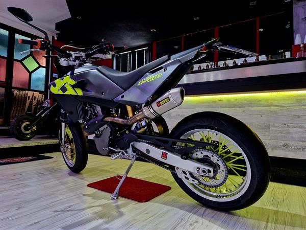 Husqvarna SM 610 Lemon Fluo - Akrapovic Blast