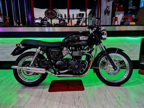 Triumph Bonneville T100 Black Edition