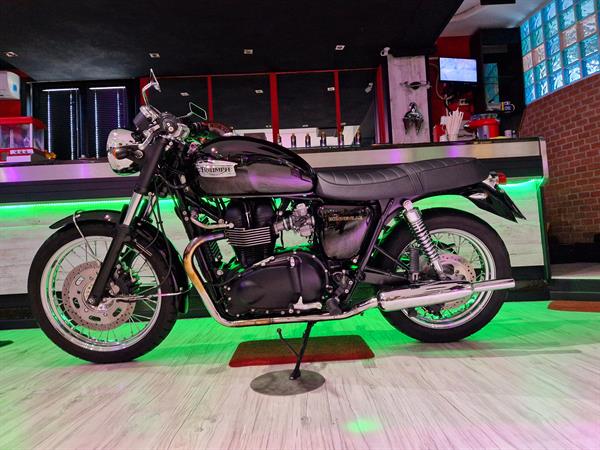 Triumph Bonneville T100 Black Edition