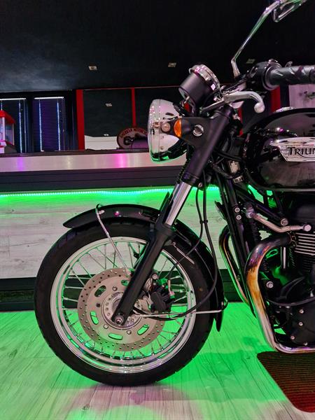 Triumph Bonneville T100 Black Edition