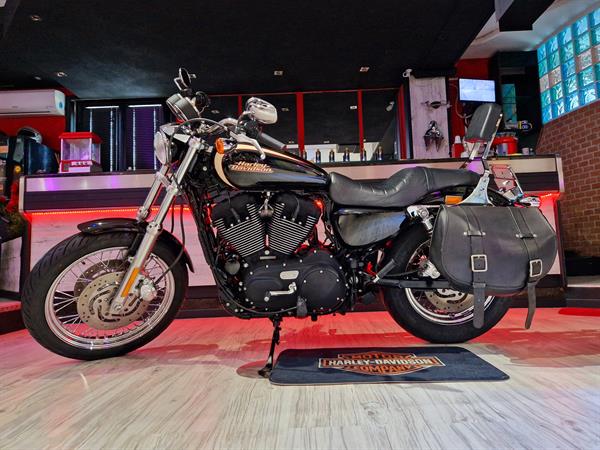 Harley-Davidson XL 1200R Roadster - Black & Cream