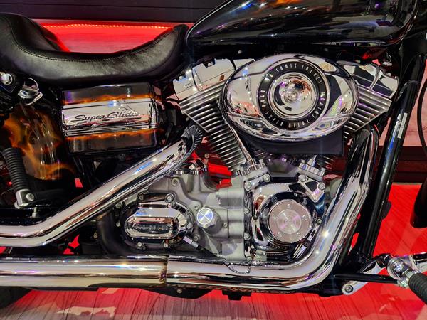 Harley-Davidson FXDC Dyna Super Glide 1584 Fire