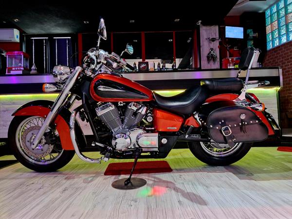 Honda VT 750 C Classic - Candy Blaze Orange & Vivid Black