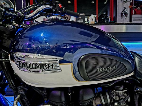 Triumph Bonneville 865 SE Blue Viper 