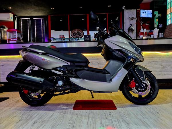 Kymco XCiting 300i R Grey & Black - Restyling