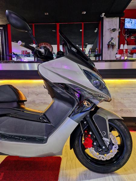 Kymco XCiting 300i R Grey & Black - Restyling