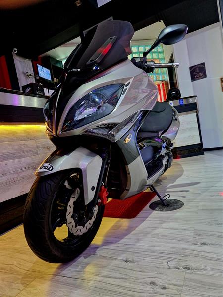 Kymco XCiting 300i R Grey & Black - Restyling