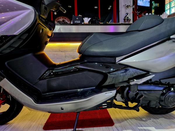 Kymco XCiting 300i R Grey & Black - Restyling