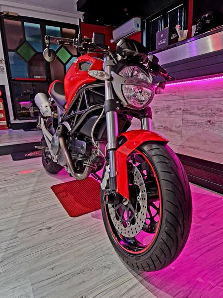 Ducati Monster 696 + Performance - Rosso Corsa