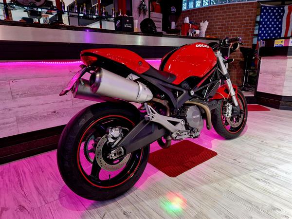 Ducati Monster 696 + Performance - Rosso Corsa