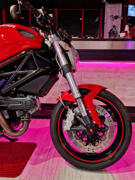 Ducati Monster 696 + Performance - Rosso Corsa