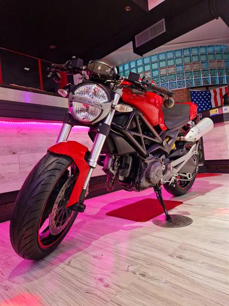 Ducati Monster 696 + Performance - Rosso Corsa